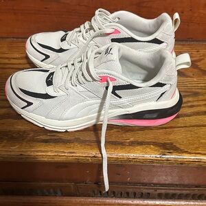 Puma Women's Sneakers in White and Pink